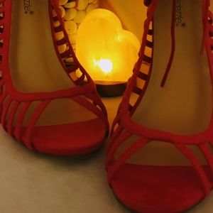 *** Bundle 3 items for $10 or Less get the 3rd one free***Shoedazzle Pumps